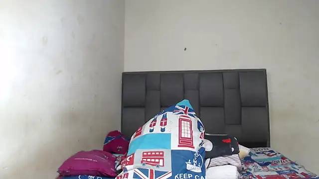 isabela-and-her-friends online show from July 12, 1:06 am