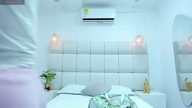 DanielleEvans  online show from November 14, 11:32 am