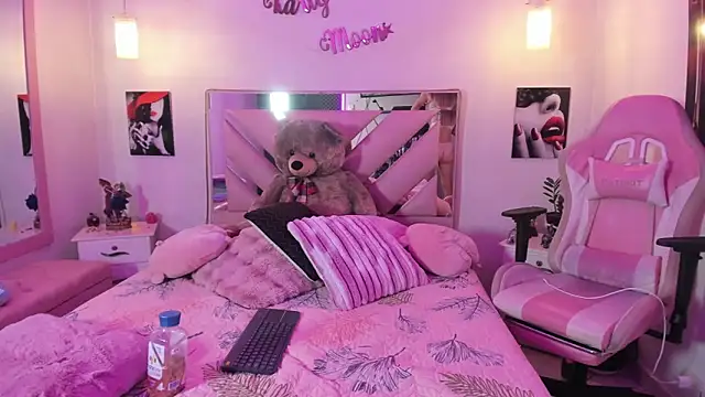 Karly moon online show from May 15, 10:56 pm