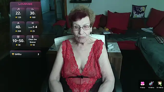 HeisseomaOriginal online show from March 8, 8:18 am