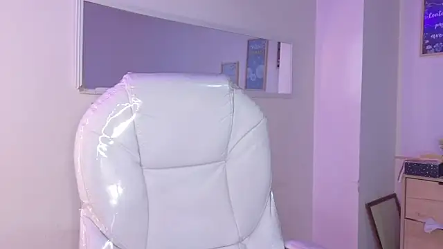 bluee hazell online show from February 5, 12:08 pm