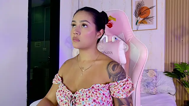 CameronCollins  online show from February 5, 8:01 pm