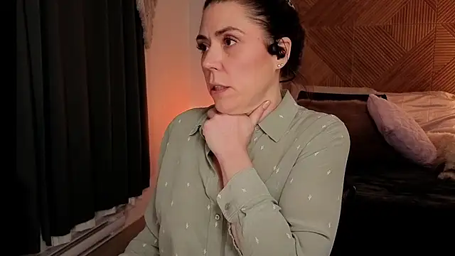 Ellie-L-Elizabeth online show from April 10, 2:39 am