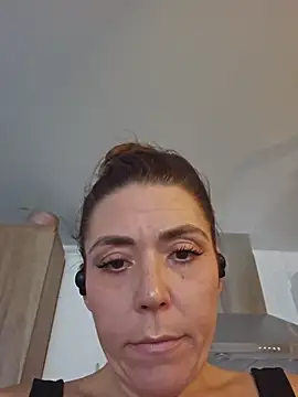 Ellie-L-Elizabeth online show from October 17, 4:32 pm