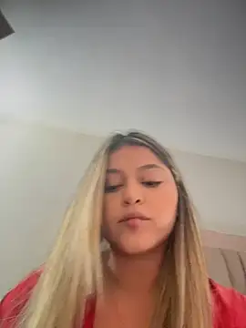 lunablossom  online show from February 14, 8:11 pm