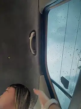 lunablossom  online show from April 15, 7:47 pm