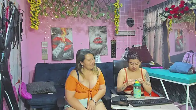 lesbiancuple online show from May 29, 12:25 pm