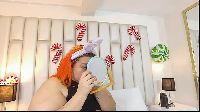 aandreaperez online show from December 17, 11:58 am