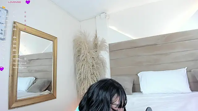 ValerieDiaz  online show from October 10, 12:32 pm