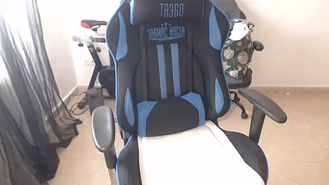 LARACRUZ30 online show from April 10, 3:07 pm