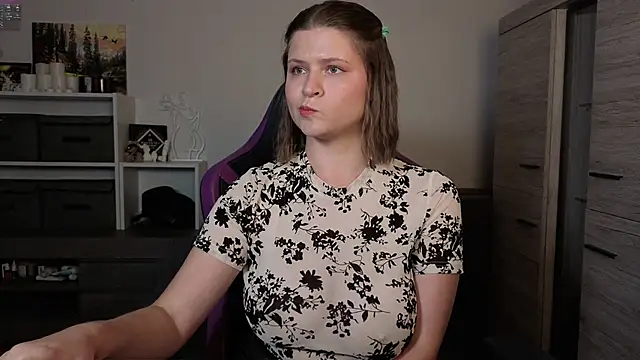 Snapshot of TinniAngel chatting on September 10, 5:24 pm TinniAngel online show from September 10, 5:24 pm