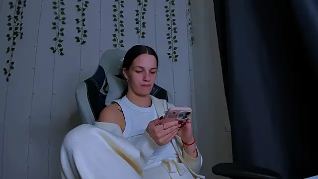 KarlaSim online show from October 17, 3:15 pm