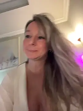 Vivian MayXxX online show from March 17, 11:20 pm