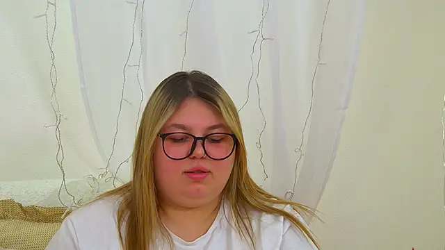 LillianKim online show from March 13, 6:53 pm