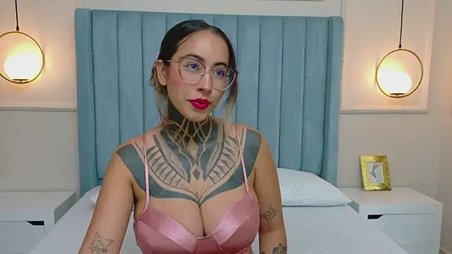 NicoleBlum online show from April 15, 7:47 pm