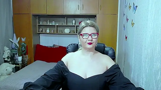 LucilleFenlys online show from March 31, 9:59 pm