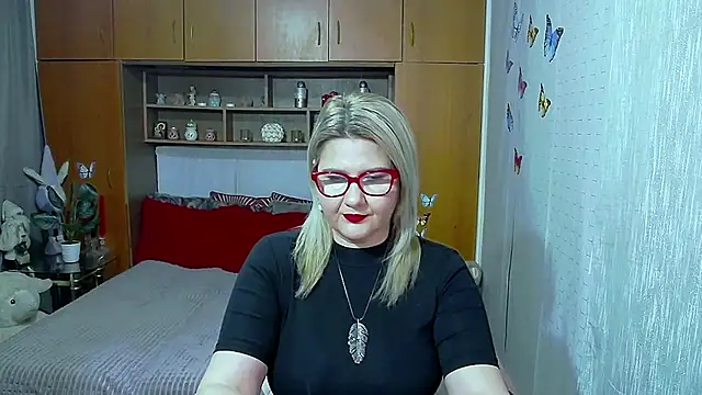 LucilleFenlys online show from April 5, 7:02 pm