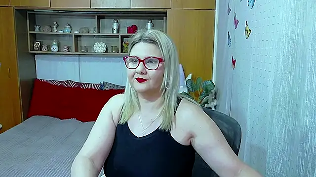 LucilleFenlys online show from May 28, 9:12 pm