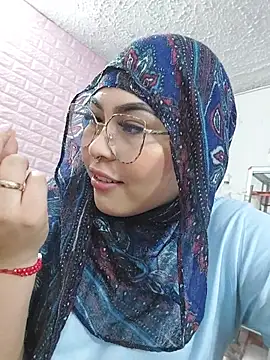 Elinaax online show from April 17, 9:50 pm