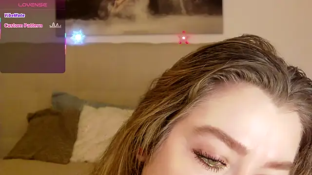 PetersEmily online show from December 20, 1:04 pm