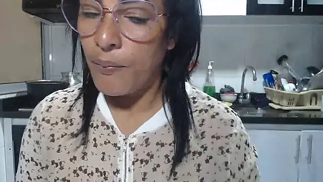 kateleyagrey online show from April 11, 6:33 pm