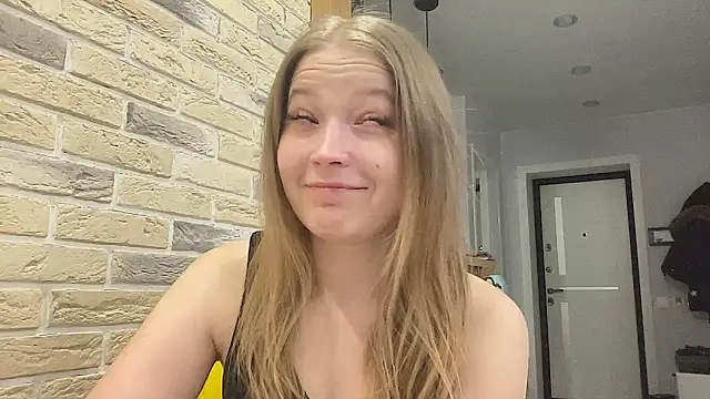 CharmingSarah online show from March 22, 5:30 pm