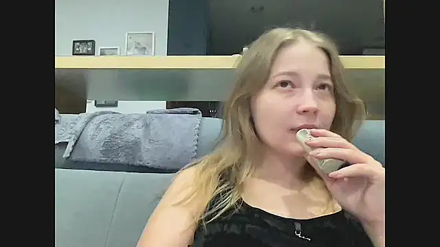 CharmingSarah online show from October 16, 4:20 pm