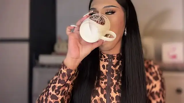 Ts glamxxxx online show from February 18, 3:16 am