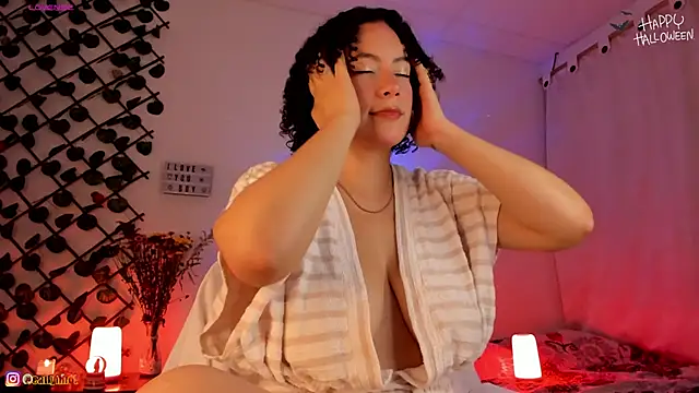 cailynhot online show from October 5, 11:43 pm