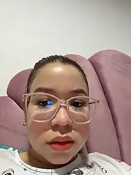 Lucyklein2022 online show from March 20, 11:42 pm