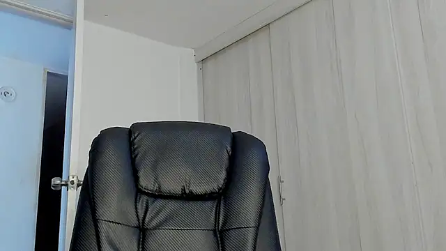 Snapshot of katrhin_66 chatting on October 10, 8:58 pm katrhin 66 online show from October 10, 8:58 pm