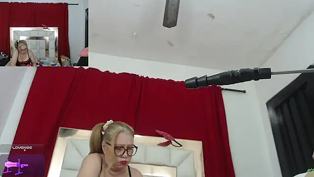 candyrojas online show from April 18, 8:17 am