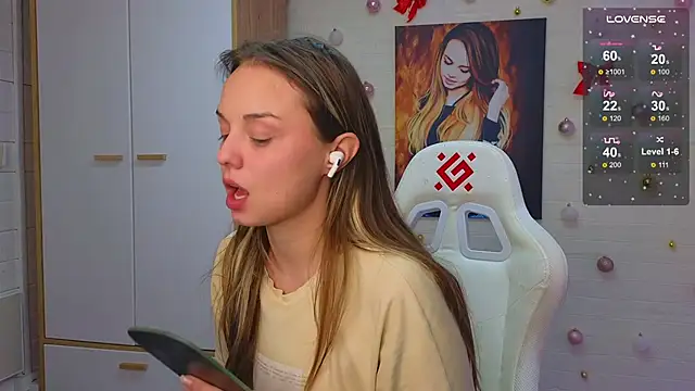 Misss Vikk online show from March 4, 3:07 pm