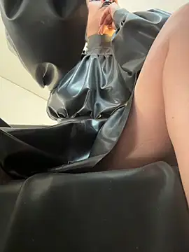 mylatexpleasure online show from June 17, 8:10 pm