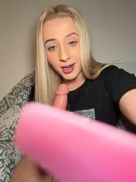 Strongqueen online show from March 1, 9:25 pm