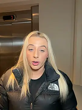 Strongqueen online show from January 9, 9:30 pm