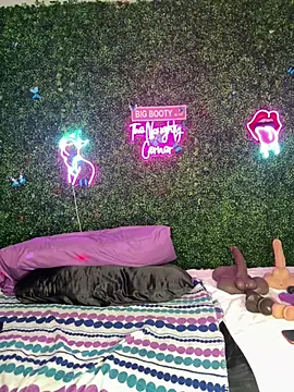 ThickAssRena online show from April 12, 7:00 am