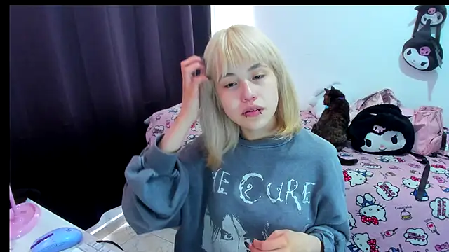 Akane-Mou online show from December 14, 2:45 pm