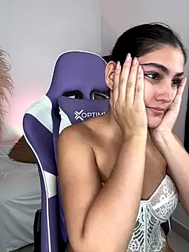 sofia henaok online show from December 15, 8:14 pm