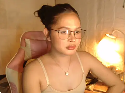 Ashely Lewis online show from November 21, 2:08 pm