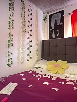 DazedGlade online show from April 5, 9:30 am