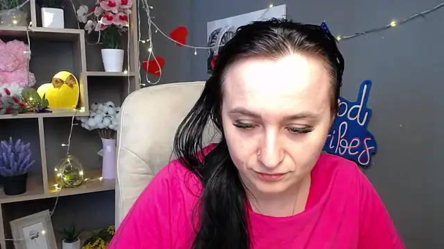 NinaFlawlees online show from July 7, 7:23 am
