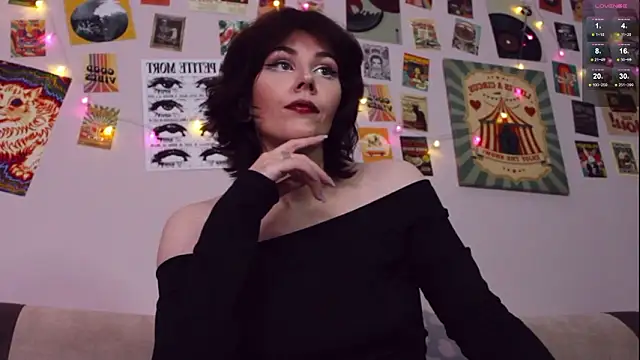 Luna Blake online show from March 19, 1:37 pm