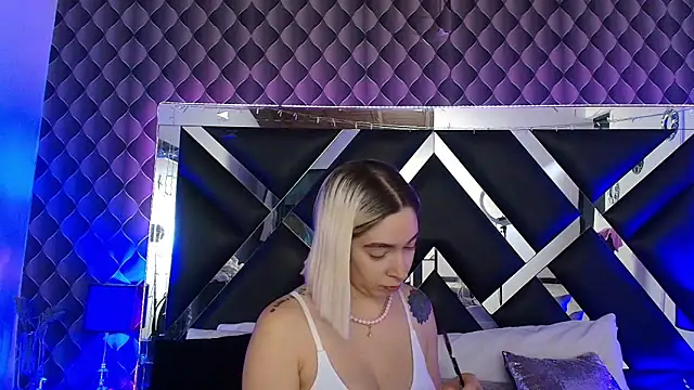 victoriaa lee  online show from May 29, 7:34 pm