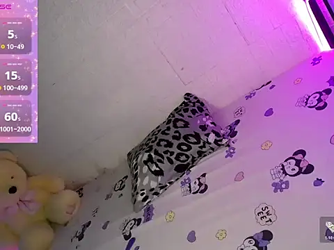 Snapshot of katie_white chatting on October 19, 8:27 am katie white online show from October 19, 8:27 am