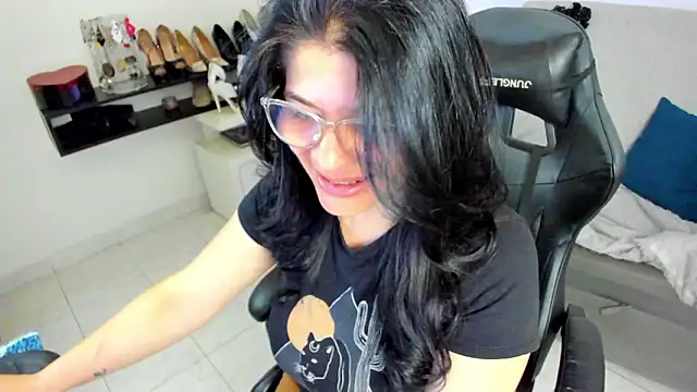 BellaFlaming online show from March 10, 10:41 am