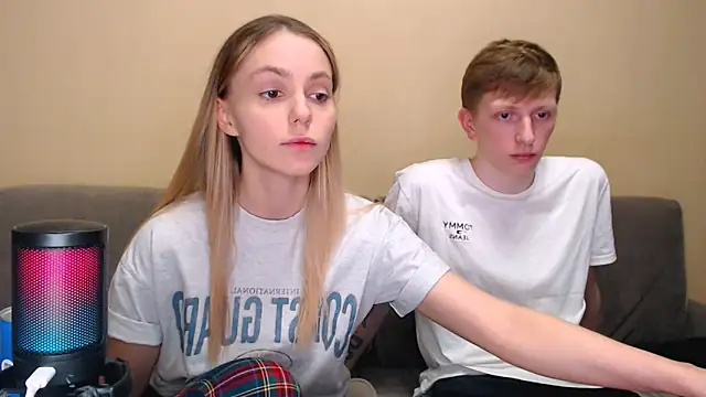 juliaanddima online show from February 19, 9:57 pm