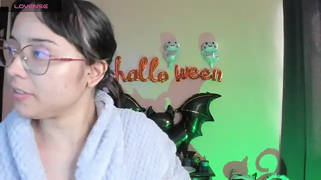 Snapshot of shantalc3rezo chatting on October 21, 8:46 pm shantalc3rezo online show from October 21, 8:46 pm