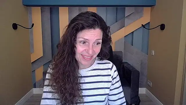 EllaLong online show from April 4, 11:31 am