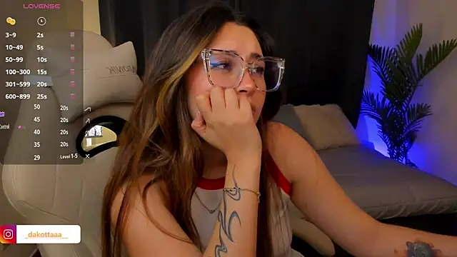 dakottaa  online show from December 19, 12:37 am